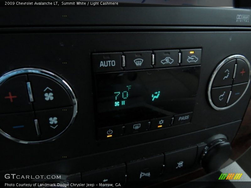 Summit White / Light Cashmere 2009 Chevrolet Avalanche LT