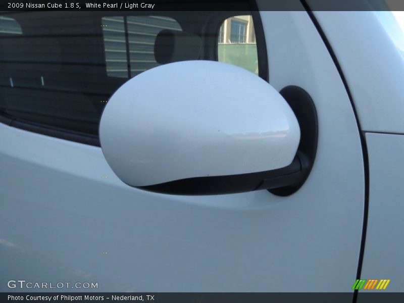 White Pearl / Light Gray 2009 Nissan Cube 1.8 S