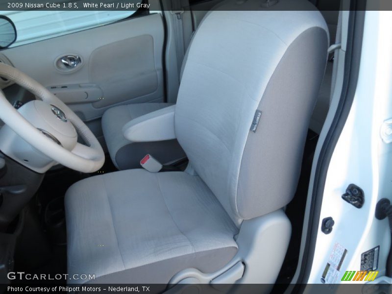 White Pearl / Light Gray 2009 Nissan Cube 1.8 S