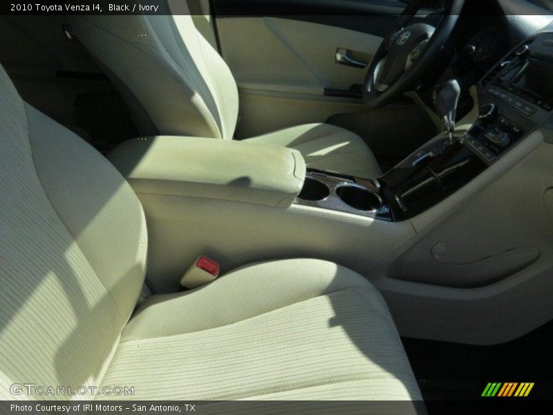 Black / Ivory 2010 Toyota Venza I4