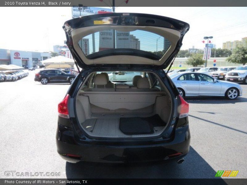 Black / Ivory 2010 Toyota Venza I4