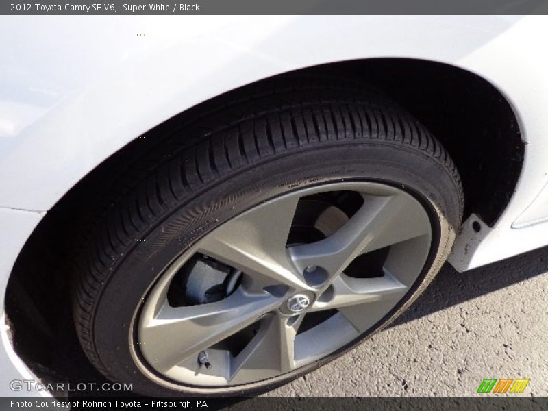 Super White / Black 2012 Toyota Camry SE V6