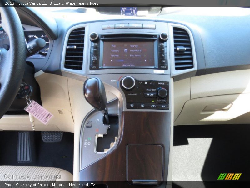 Blizzard White Pearl / Ivory 2013 Toyota Venza LE