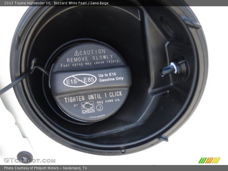 Blizzard White Pearl / Sand Beige 2013 Toyota Highlander V6