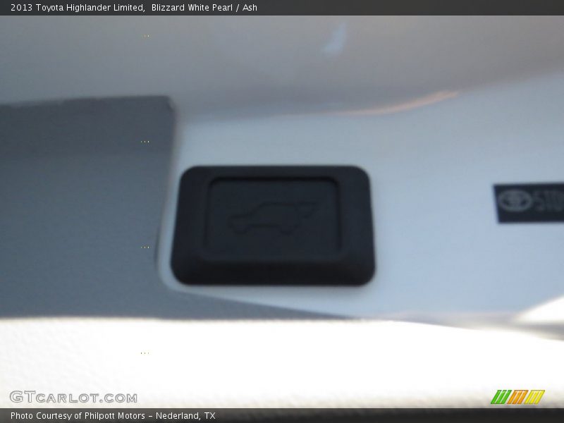 Blizzard White Pearl / Ash 2013 Toyota Highlander Limited