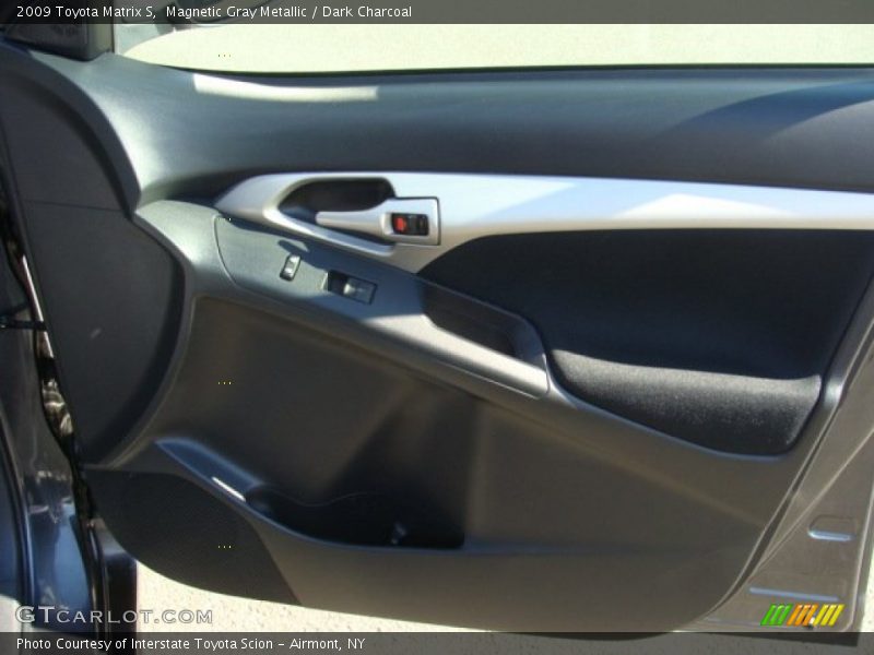 Magnetic Gray Metallic / Dark Charcoal 2009 Toyota Matrix S