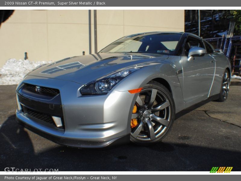 Front 3/4 View of 2009 GT-R Premium