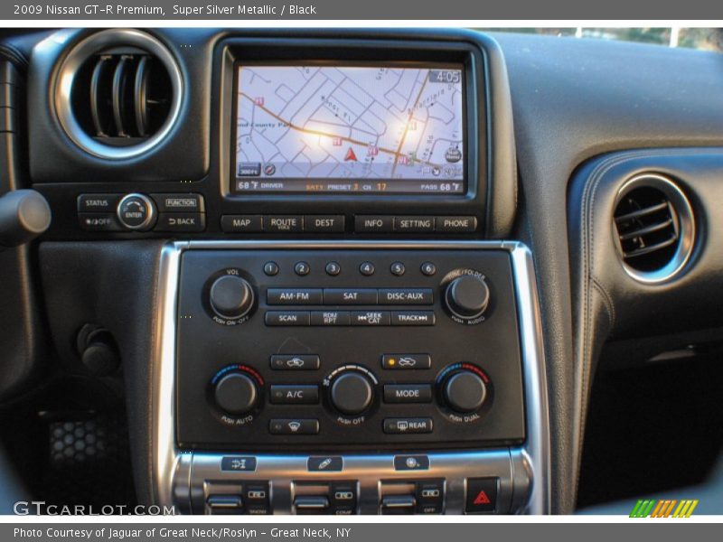 Controls of 2009 GT-R Premium