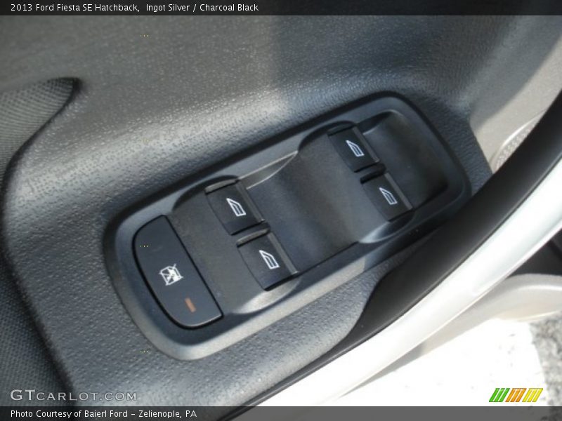 Ingot Silver / Charcoal Black 2013 Ford Fiesta SE Hatchback