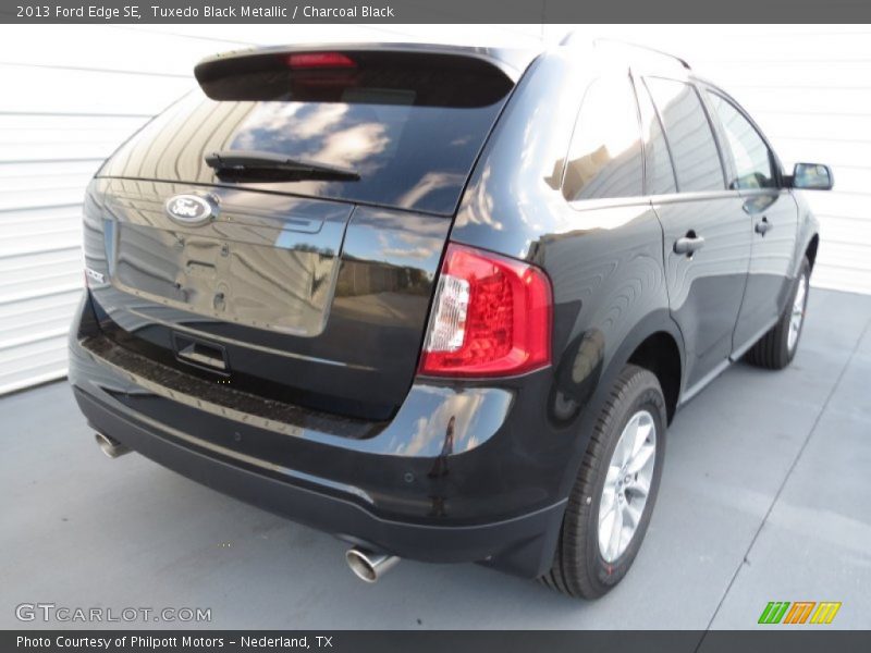 Tuxedo Black Metallic / Charcoal Black 2013 Ford Edge SE