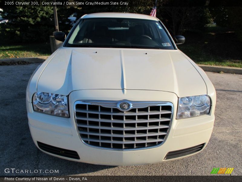Cool Vanilla / Dark Slate Gray/Medium Slate Gray 2005 Chrysler 300