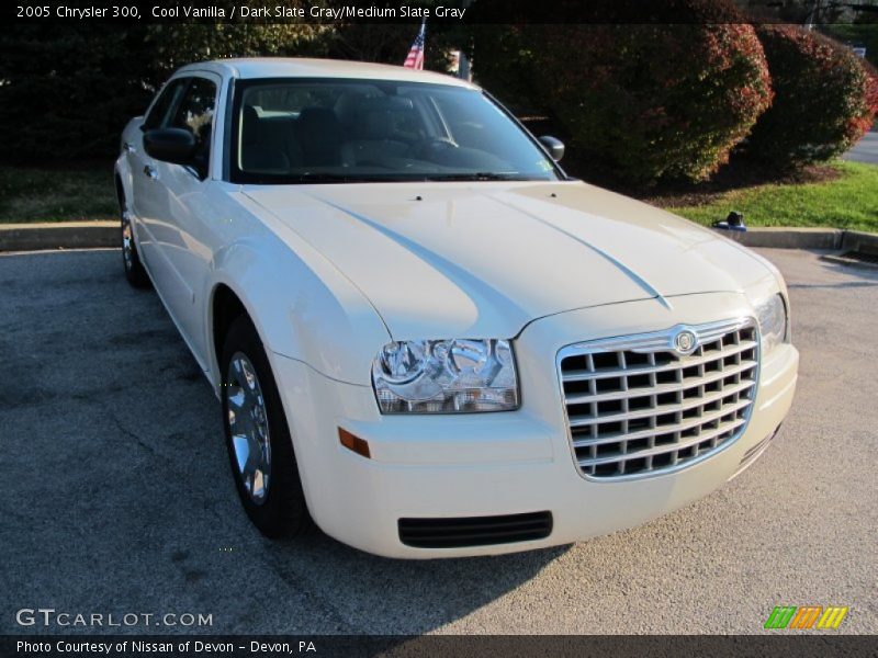 Cool Vanilla / Dark Slate Gray/Medium Slate Gray 2005 Chrysler 300