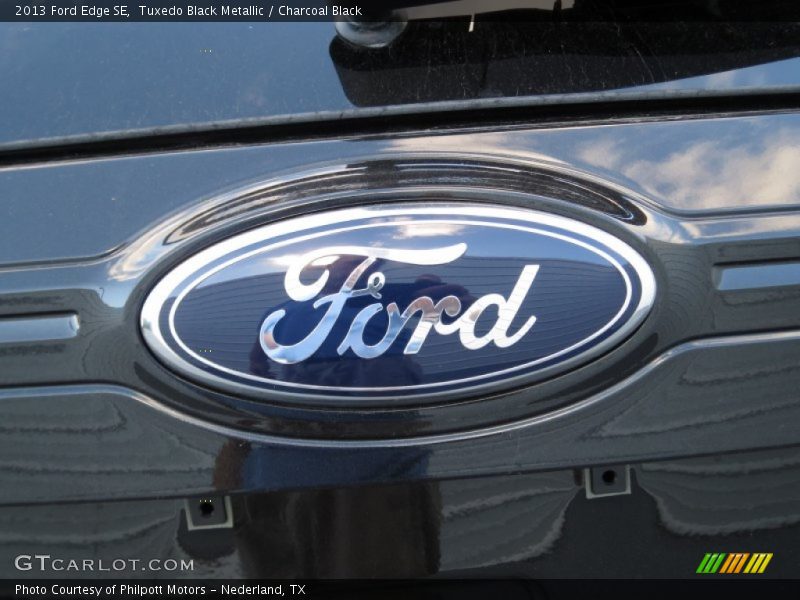 Tuxedo Black Metallic / Charcoal Black 2013 Ford Edge SE