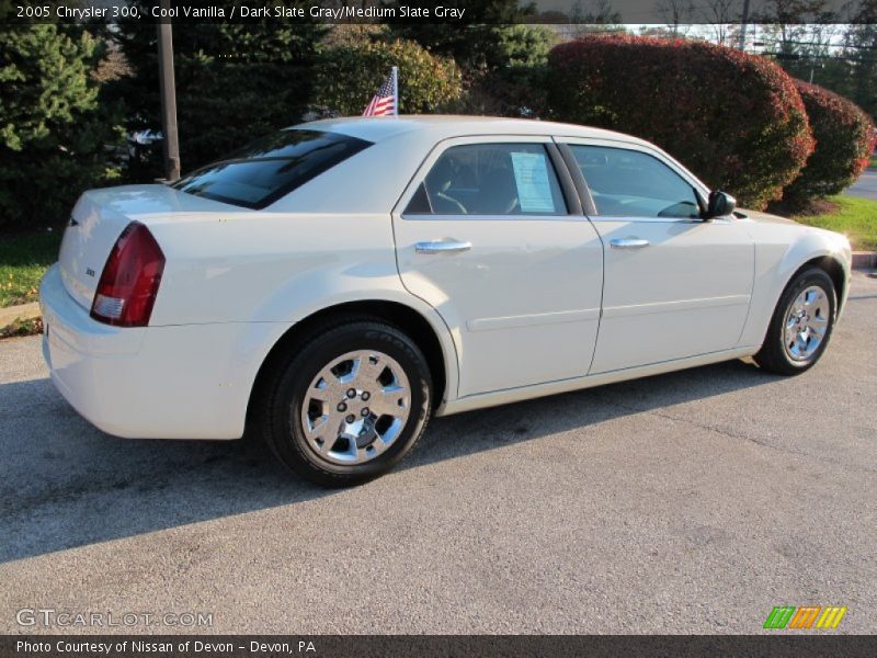 Cool Vanilla / Dark Slate Gray/Medium Slate Gray 2005 Chrysler 300