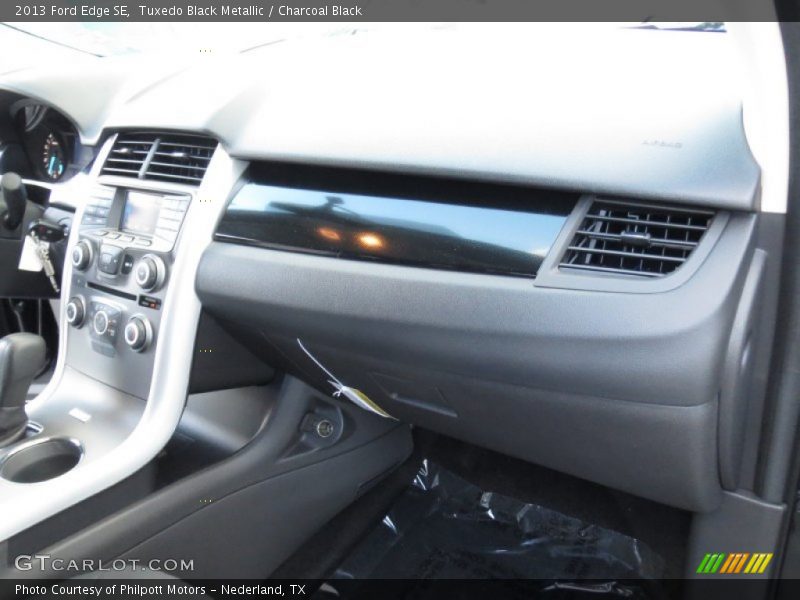 Tuxedo Black Metallic / Charcoal Black 2013 Ford Edge SE