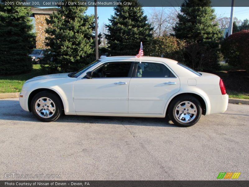 Cool Vanilla / Dark Slate Gray/Medium Slate Gray 2005 Chrysler 300