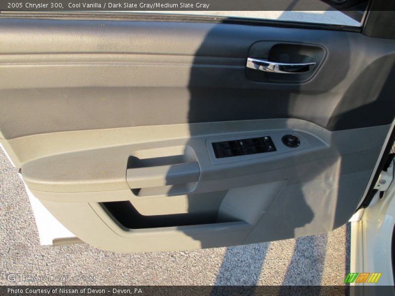 Cool Vanilla / Dark Slate Gray/Medium Slate Gray 2005 Chrysler 300