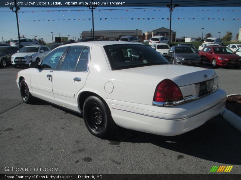 Vibrant White / Medium Parchment 1998 Ford Crown Victoria Sedan