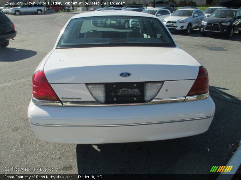 Vibrant White / Medium Parchment 1998 Ford Crown Victoria Sedan