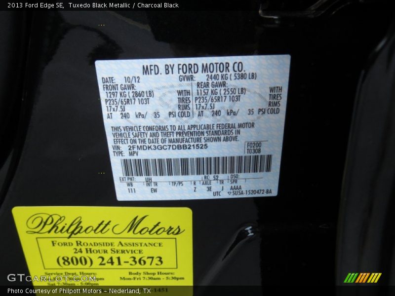 Tuxedo Black Metallic / Charcoal Black 2013 Ford Edge SE