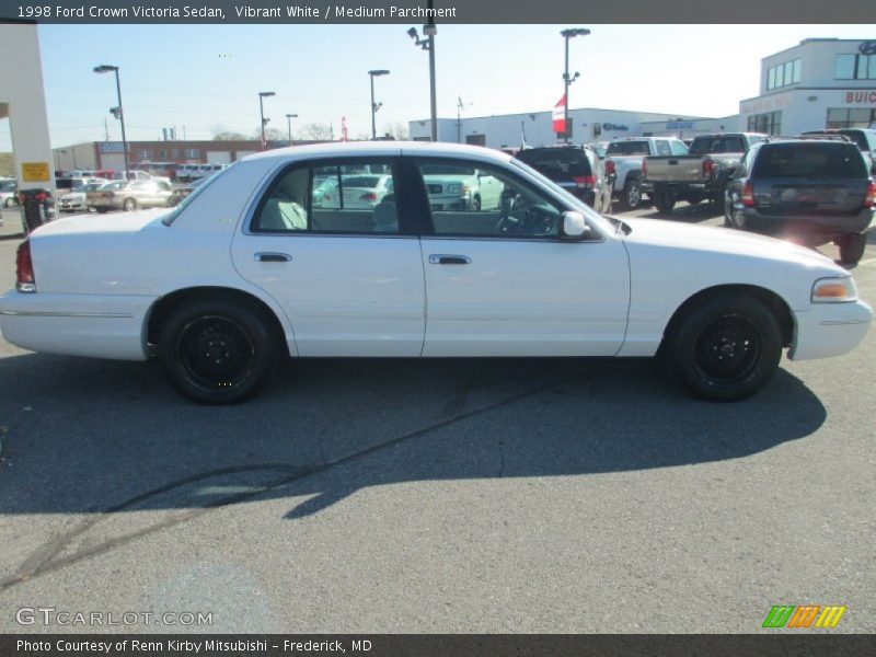 Vibrant White / Medium Parchment 1998 Ford Crown Victoria Sedan