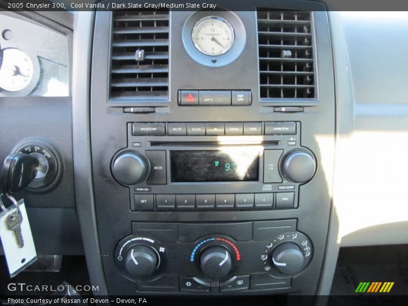 Cool Vanilla / Dark Slate Gray/Medium Slate Gray 2005 Chrysler 300