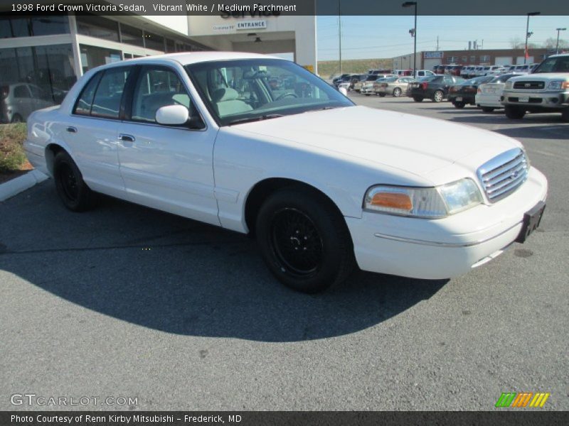 Vibrant White / Medium Parchment 1998 Ford Crown Victoria Sedan