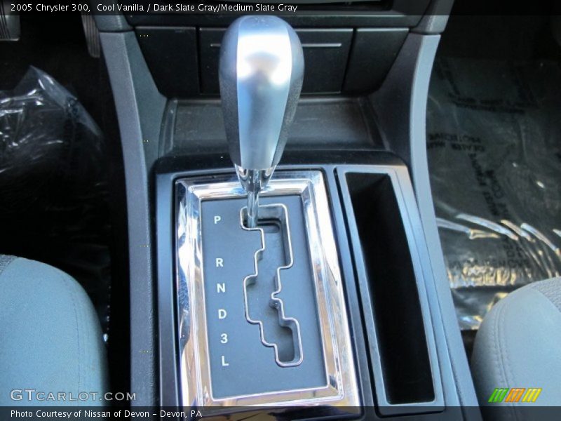 Cool Vanilla / Dark Slate Gray/Medium Slate Gray 2005 Chrysler 300