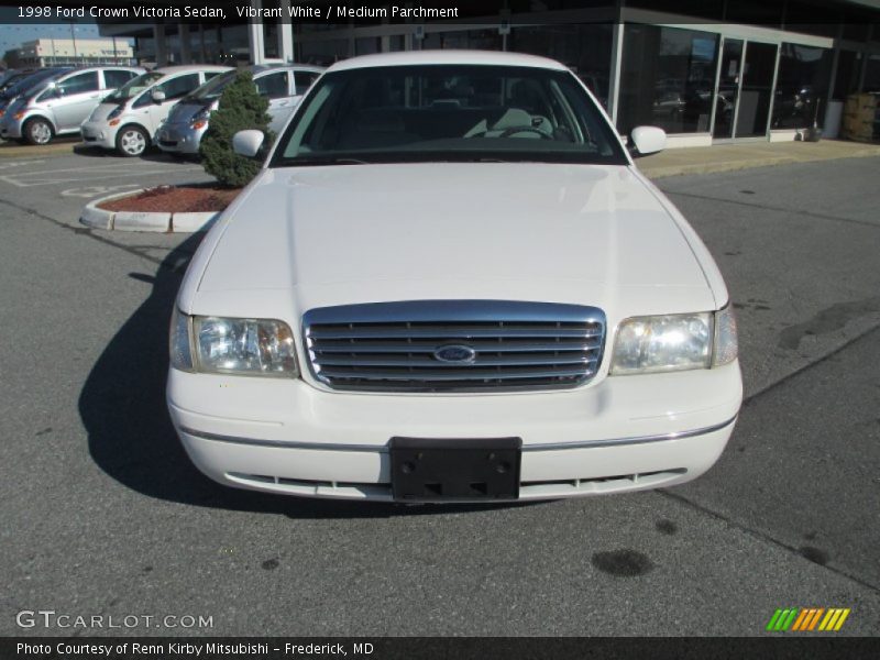 Vibrant White / Medium Parchment 1998 Ford Crown Victoria Sedan