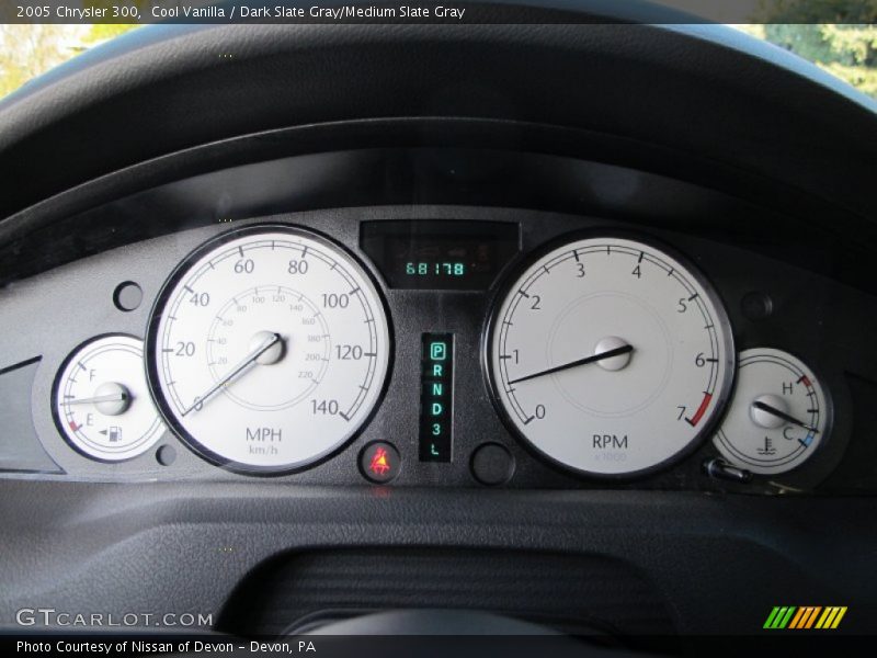 Cool Vanilla / Dark Slate Gray/Medium Slate Gray 2005 Chrysler 300