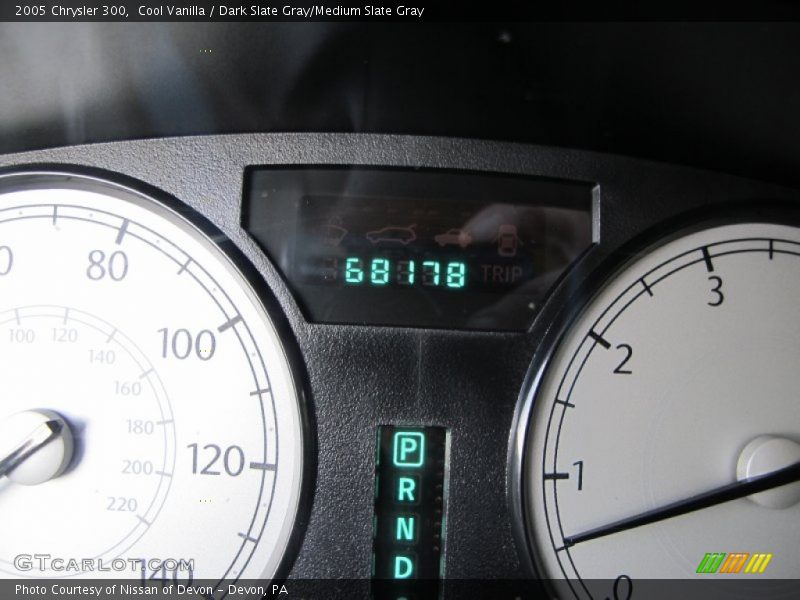 Cool Vanilla / Dark Slate Gray/Medium Slate Gray 2005 Chrysler 300