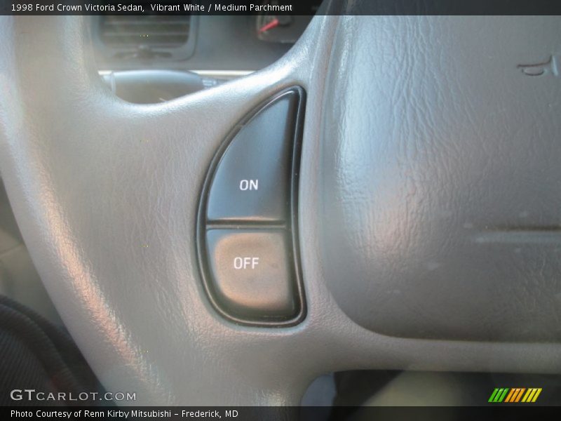 Vibrant White / Medium Parchment 1998 Ford Crown Victoria Sedan
