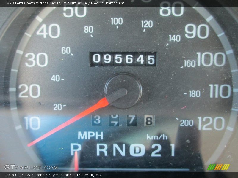Vibrant White / Medium Parchment 1998 Ford Crown Victoria Sedan