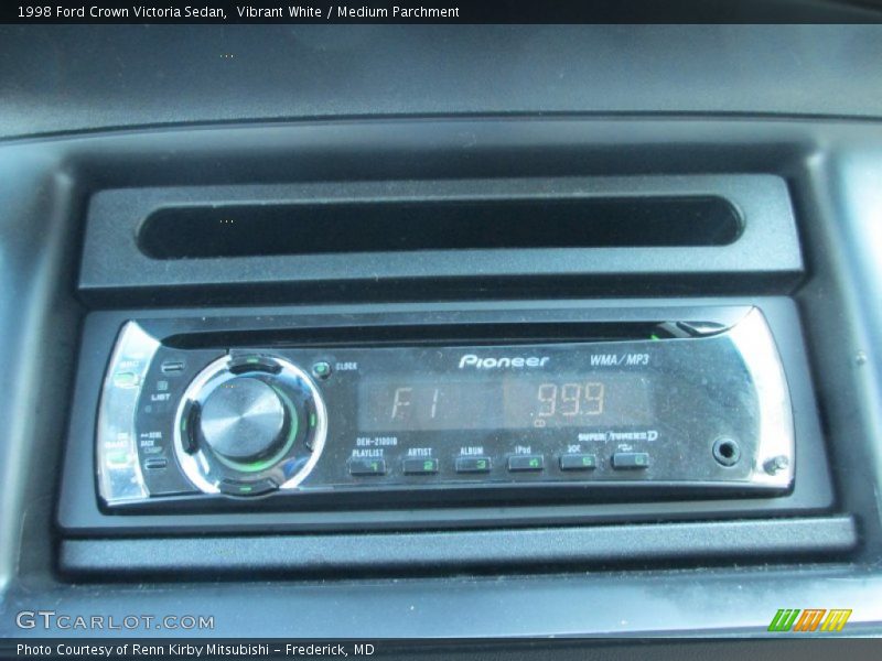 Vibrant White / Medium Parchment 1998 Ford Crown Victoria Sedan