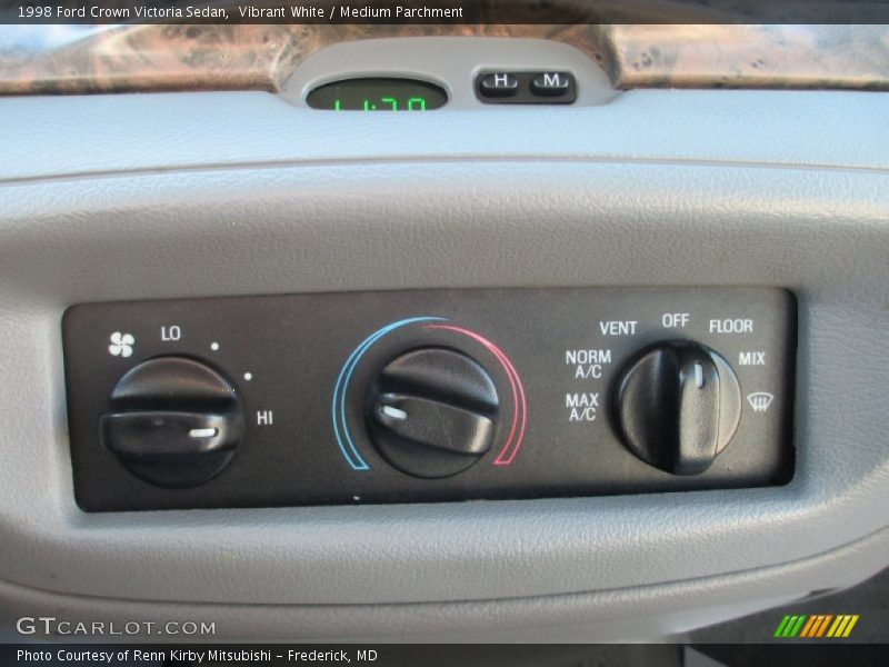 Controls of 1998 Crown Victoria Sedan