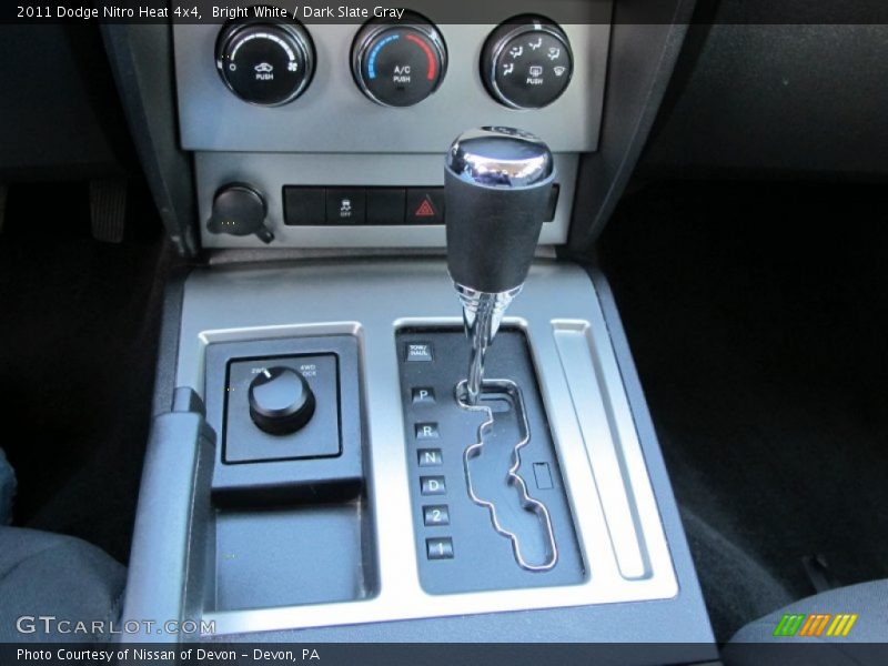 Bright White / Dark Slate Gray 2011 Dodge Nitro Heat 4x4