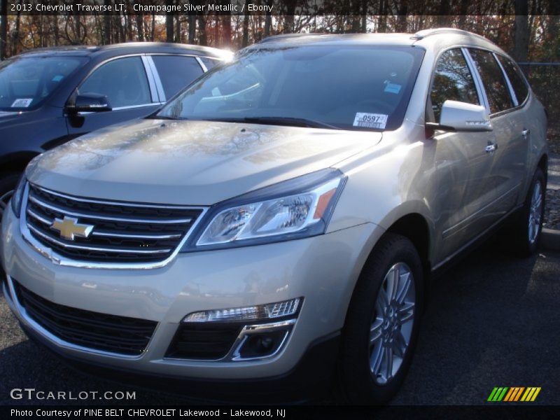 Champagne Silver Metallic / Ebony 2013 Chevrolet Traverse LT