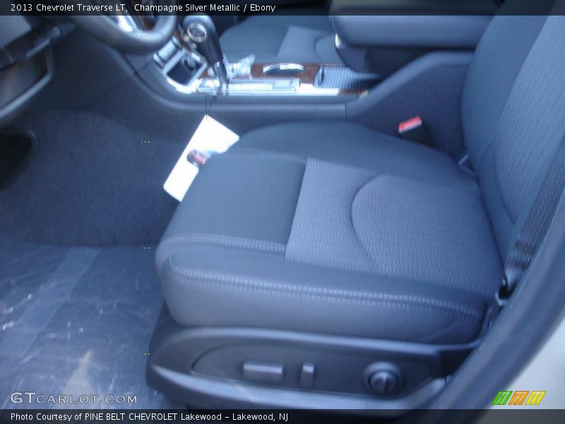 Champagne Silver Metallic / Ebony 2013 Chevrolet Traverse LT