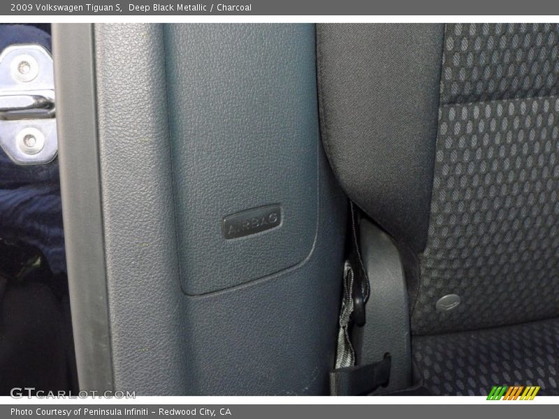 Deep Black Metallic / Charcoal 2009 Volkswagen Tiguan S