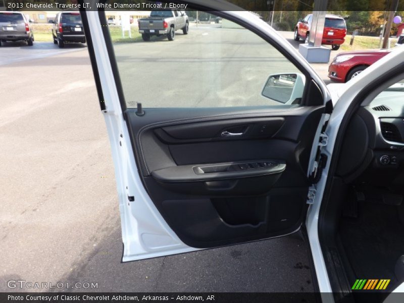 White Diamond Tricoat / Ebony 2013 Chevrolet Traverse LT