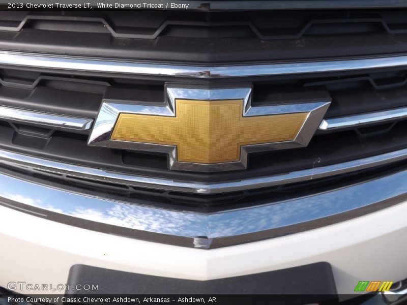 White Diamond Tricoat / Ebony 2013 Chevrolet Traverse LT