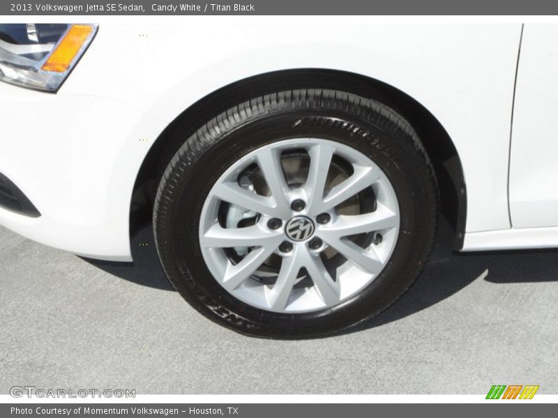 Candy White / Titan Black 2013 Volkswagen Jetta SE Sedan