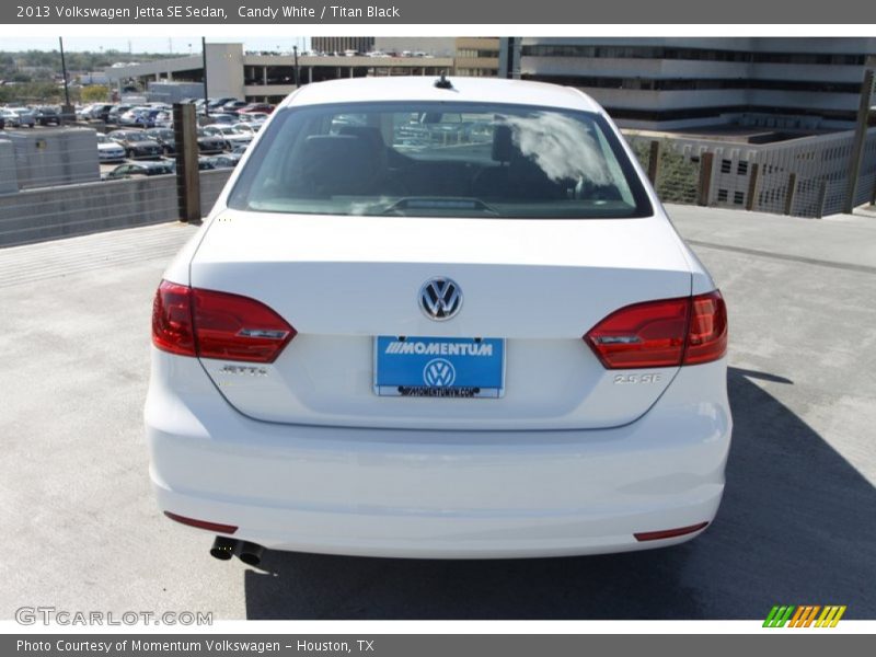 Candy White / Titan Black 2013 Volkswagen Jetta SE Sedan