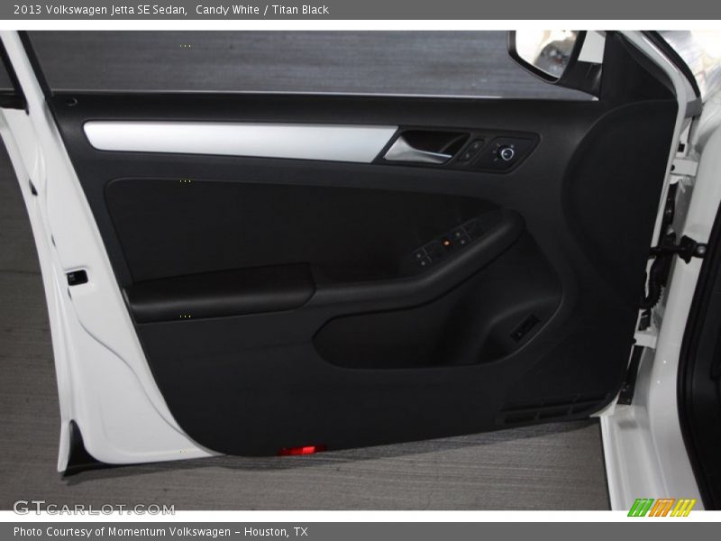 Candy White / Titan Black 2013 Volkswagen Jetta SE Sedan