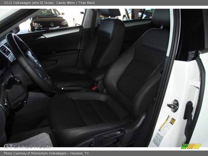 Candy White / Titan Black 2013 Volkswagen Jetta SE Sedan