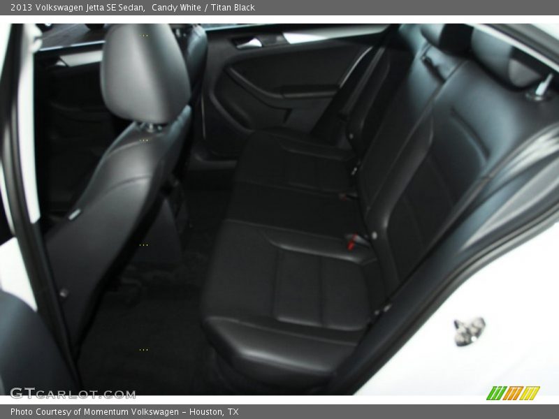 Candy White / Titan Black 2013 Volkswagen Jetta SE Sedan