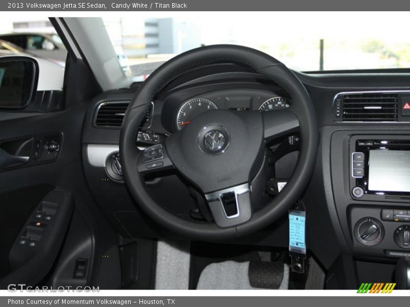 Candy White / Titan Black 2013 Volkswagen Jetta SE Sedan