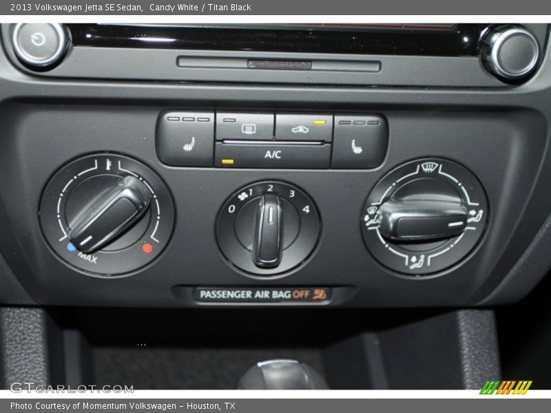 Candy White / Titan Black 2013 Volkswagen Jetta SE Sedan