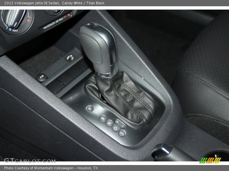 Candy White / Titan Black 2013 Volkswagen Jetta SE Sedan