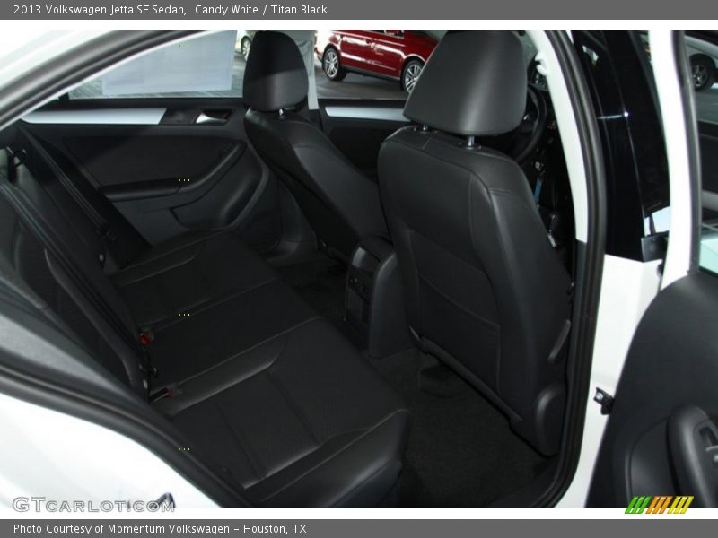 Candy White / Titan Black 2013 Volkswagen Jetta SE Sedan